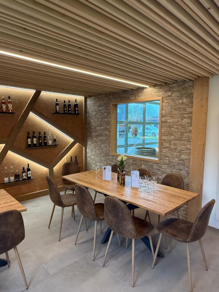 caveau carnotzet la cave de cheyres vin estavayer broye vignoble dégustation cave sortie de groupe salle à louer sortie d'entreprise team-building cheyres vin fribourgeois